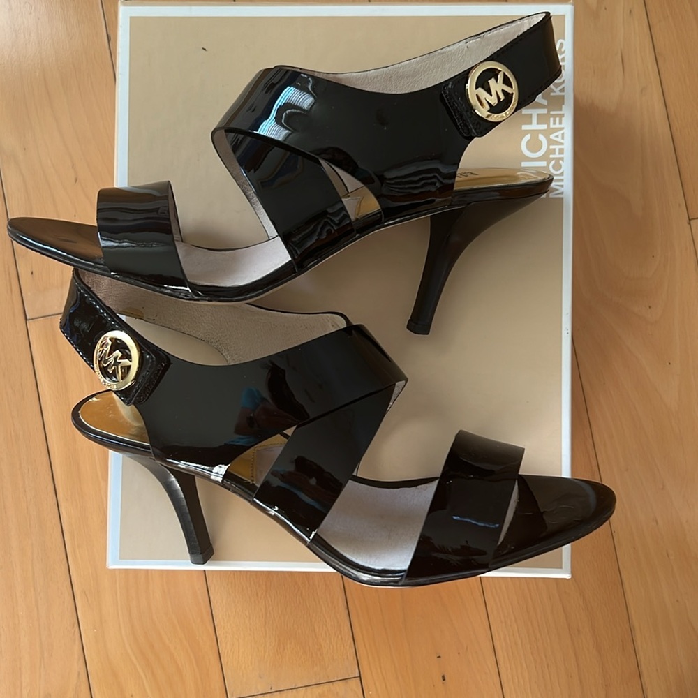 MICHAEL Michael Kors Black Patent Sandals Box not included. - Picture 3 of 4